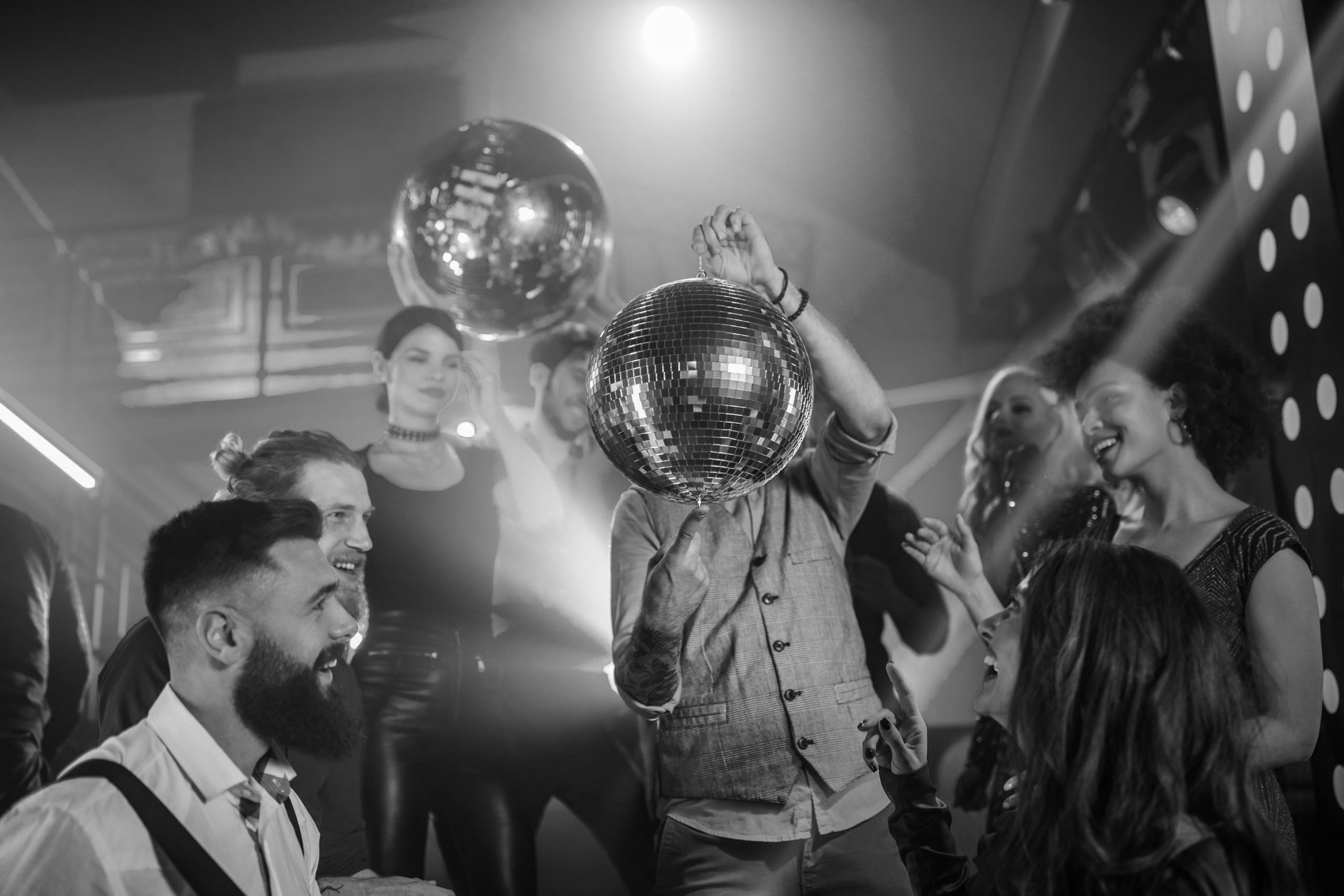 תמונה-שחור-ולבןthey-have-so-much-fun-when-they-get-together-2024-10-18-07-34-28-utc-scaled